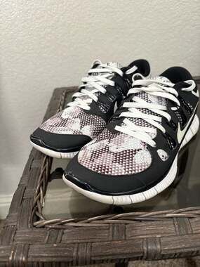 Nike  Free 5.0 Running Womens Shoes Black and White Geometric Pattern